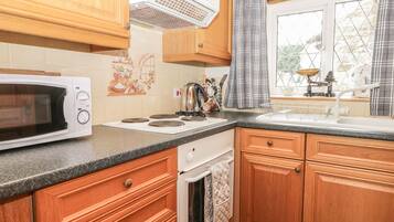 Cottage | Private kitchen | Fridge, microwave, stovetop, highchair