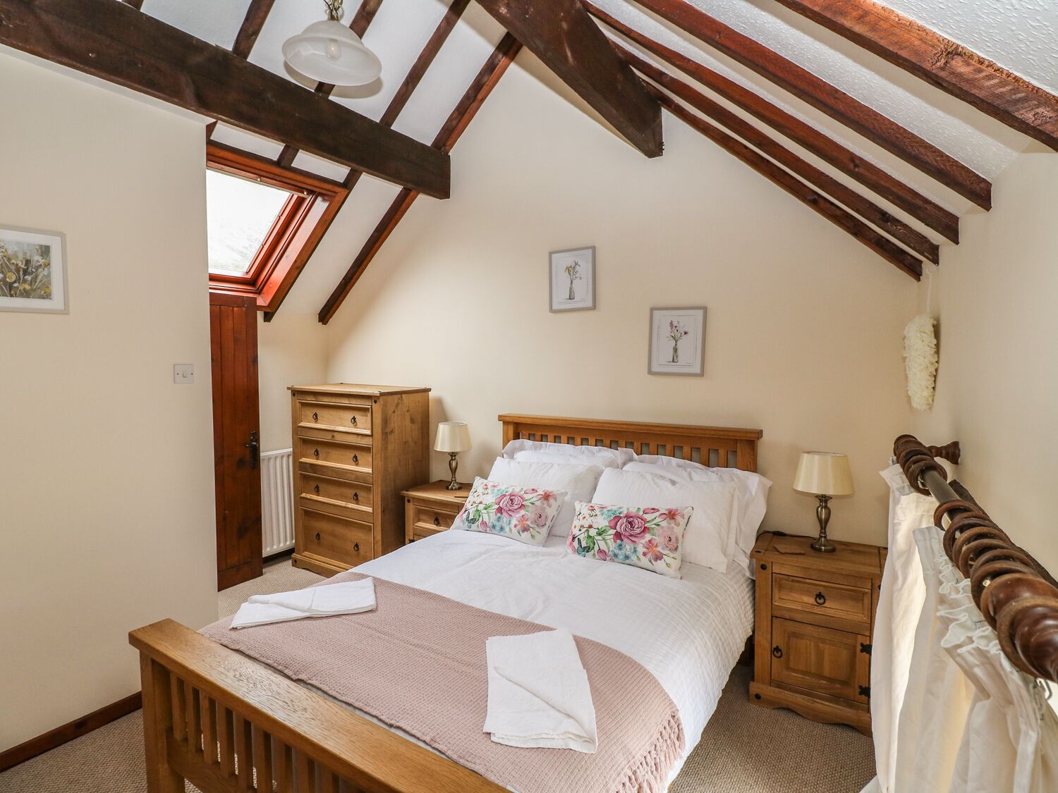 Cottage | 2 bedrooms, individually decorated, individually furnished, free WiFi