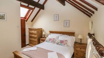 Cottage | 2 bedrooms, individually decorated, individually furnished, free WiFi