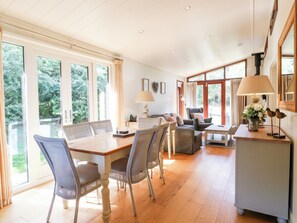 Cottage | Dining - Brooke (Oakham)