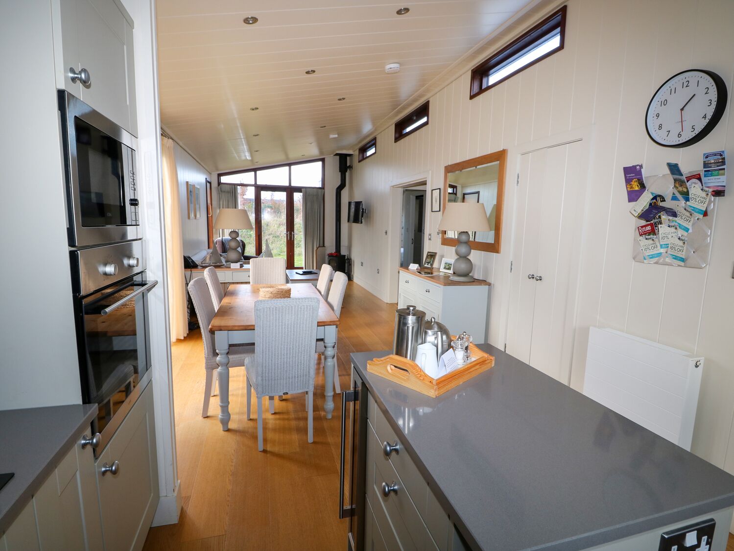 Cottage | Private kitchen | Fridge, microwave, dishwasher, cookware/dishes/utensils