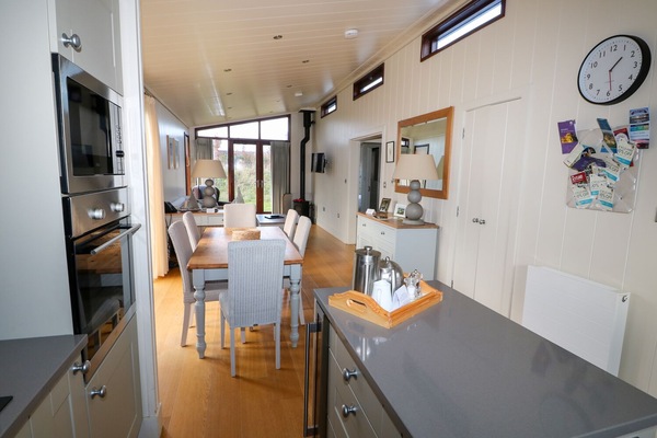 Cottage | Private kitchen | Fridge, microwave, dishwasher, cookware/dishes/utensils