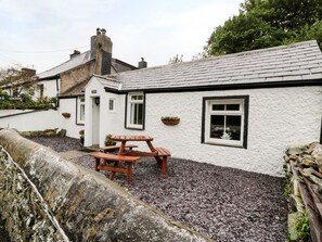 Property grounds - Ty Coed (Caernarfon)