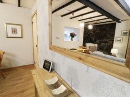 Cottage | Private kitchen | Fridge, microwave, stovetop, electric kettle