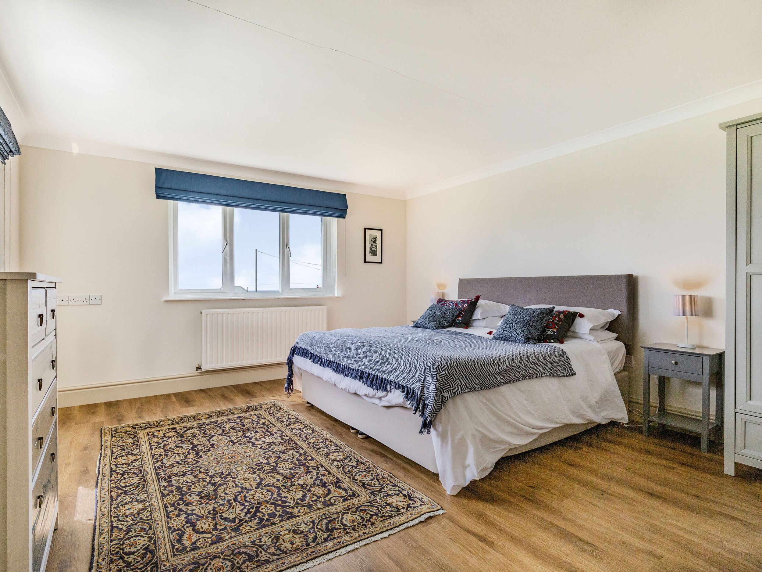 5 عدّة غرف نوم وبديكورات فريدة لكل غرفة وطراز فريد لكل وحدة