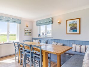 Cottage | Private kitchen | Fridge, dishwasher, electric kettle, toaster