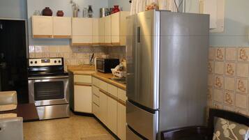Family House, 3 Bedrooms | Private kitchen | Full-size fridge, microwave, oven, stovetop