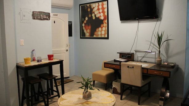 Luxury Apartment, 1 Bedroom | Living room - Calle Aponte- Near Beach and Arts District (San Juan)