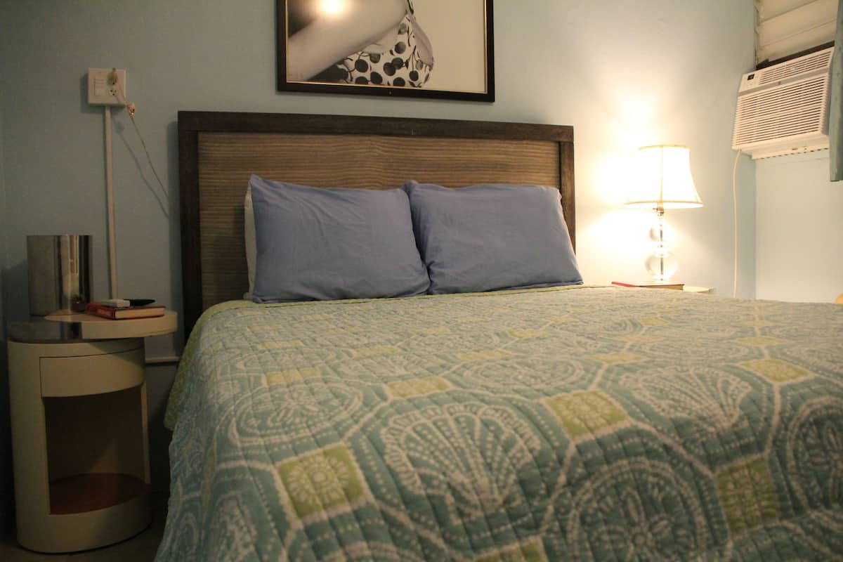 Luxury Apartment, 1 Bedroom | Desk, laptop workspace, iron/ironing board, free WiFi