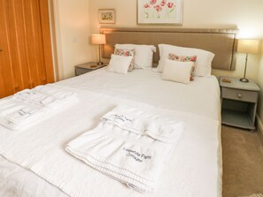 3 عدّة غرف نوم وبديكورات فريدة لكل غرفة وطراز فريد لكل وحدة