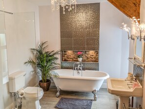 Cottage | Interior - Ty Ffarm at Gellilwch (Pontypridd)