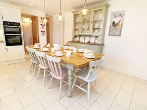 Cottage | Interior - Ty Ffarm at Gellilwch (Pontypridd)