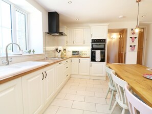 Cottage | Interior - Ty Ffarm at Gellilwch (Pontypridd)