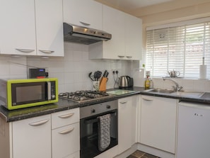 Casa de campo | Cozinha privada | Micro-ondas, cooktop, talheres/pratos/utensílios de cozinha