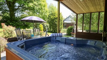 Cottage | Property grounds