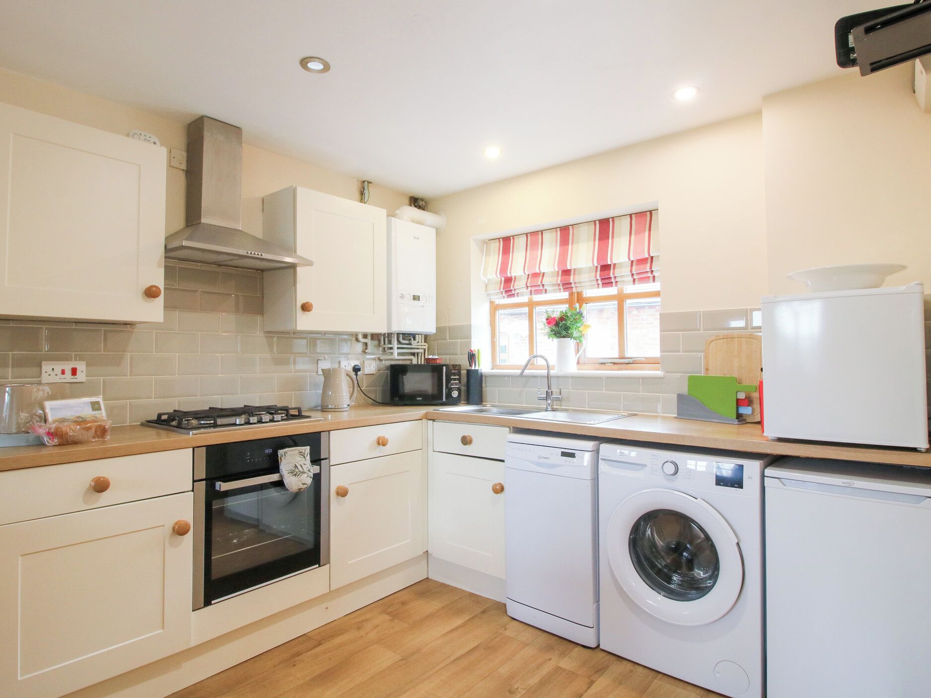 Cottage | Dapur peribadi | Peti sejuk, mesin basuh pinggan mangkuk, kerusi tinggi 