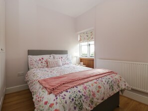 Cottage | 2 bedrooms, individually decorated, individually furnished, free WiFi