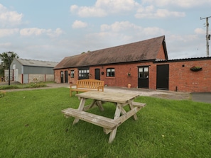 Cottage | Property grounds - The Pheasant Two (Usk)