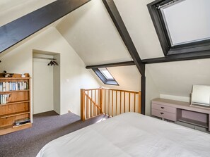 1 habitación, decoración personalizada y muebles diferentes 