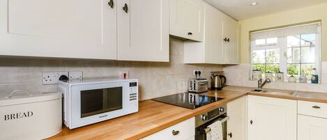 Cottage | Private kitchen | Fridge, microwave, stovetop, highchair