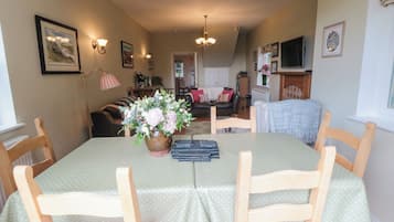 Cottage | Dining