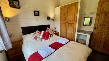 Cottage | 3 bedrooms, individually decorated, individually furnished, free WiFi