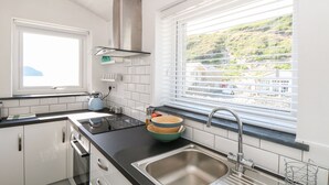 Cottage | Bếp riêng | Lò vi sóng, bếp nấu, máy rửa bát, dụng cụ nấu nướng/bát dĩa/dao nĩa 