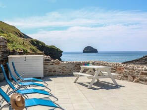 Cottage | Interior - Gull Rock (Tintagel)