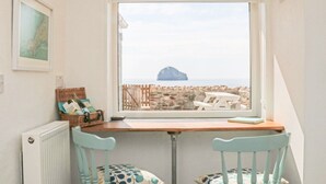 Cottage | Bếp riêng | Lò vi sóng, bếp nấu, máy rửa bát, dụng cụ nấu nướng/bát dĩa/dao nĩa 