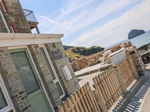 Cottage | Property grounds - Gull Rock (Tintagel)