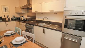 Cottage | Private kitchen | Fridge, microwave, stovetop, dishwasher