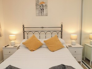 Cottage | 3 bedrooms, individually decorated, individually furnished, free WiFi - Beach House (Chathill)