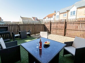 Cottage | Balcony - Beach House (Chathill)