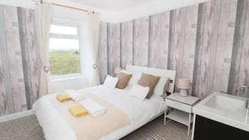 Cottage | 2 bedrooms, individually decorated, individually furnished, free WiFi