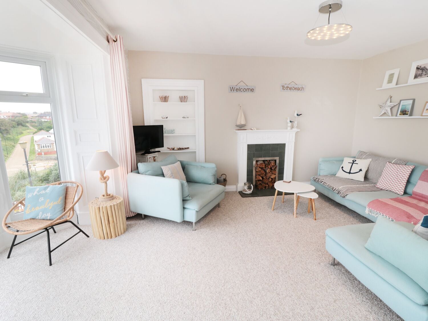 Cottage | Woonkamer | Een televisie