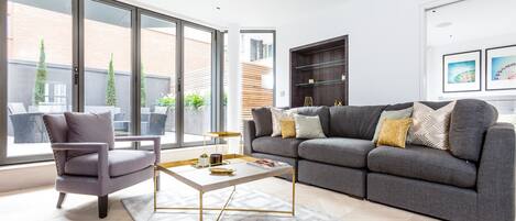 Apartemen, 2 kamar tidur | Area keluarga | TV layar datar