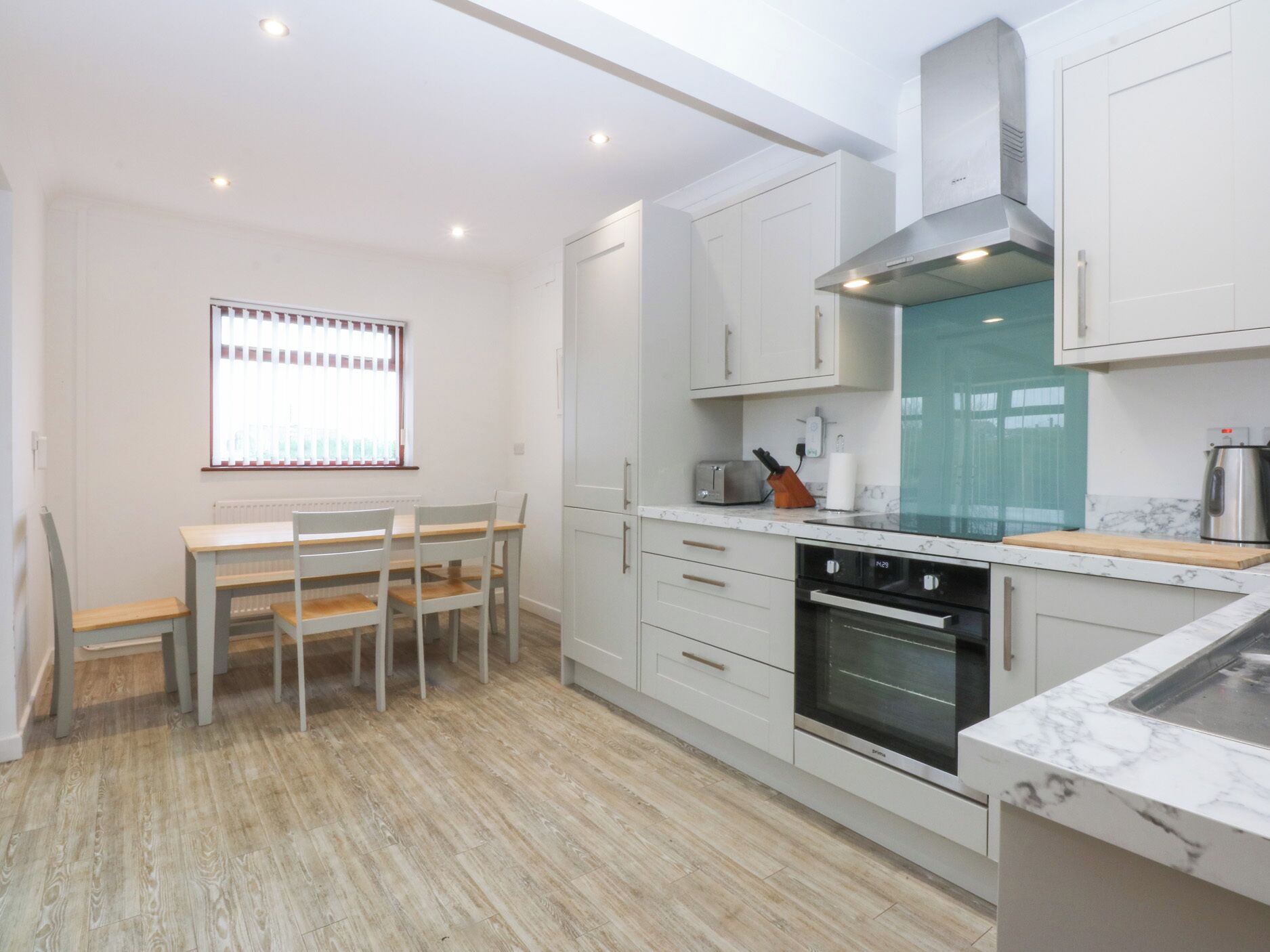 Cottage | Private kitchen | Fridge, microwave, stovetop, dishwasher