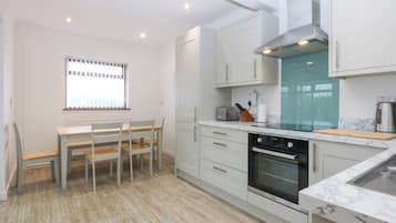 Småhus | Eget kjøkken | Kjøleskap, mikrobølgeovn, kokeplater og oppvaskmaskin