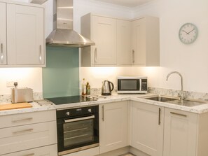 Småhus | Eget kjøkken | Kjøleskap, mikrobølgeovn, kokeplater og oppvaskmaskin