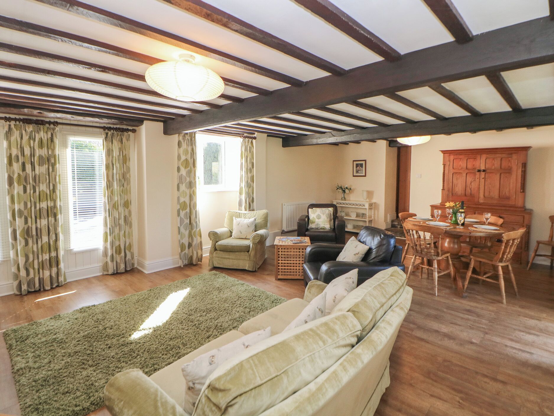 Cottage | Living area | TV