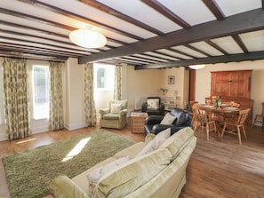 Cottage | Living area | TV