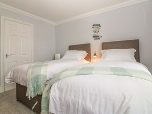 Cottage | 3 bedrooms, individually decorated, individually furnished, free WiFi - 7 The Retreat (Paignton)