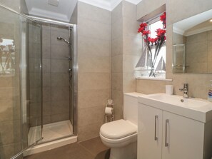 Bathroom - 7 The Retreat (Paignton)