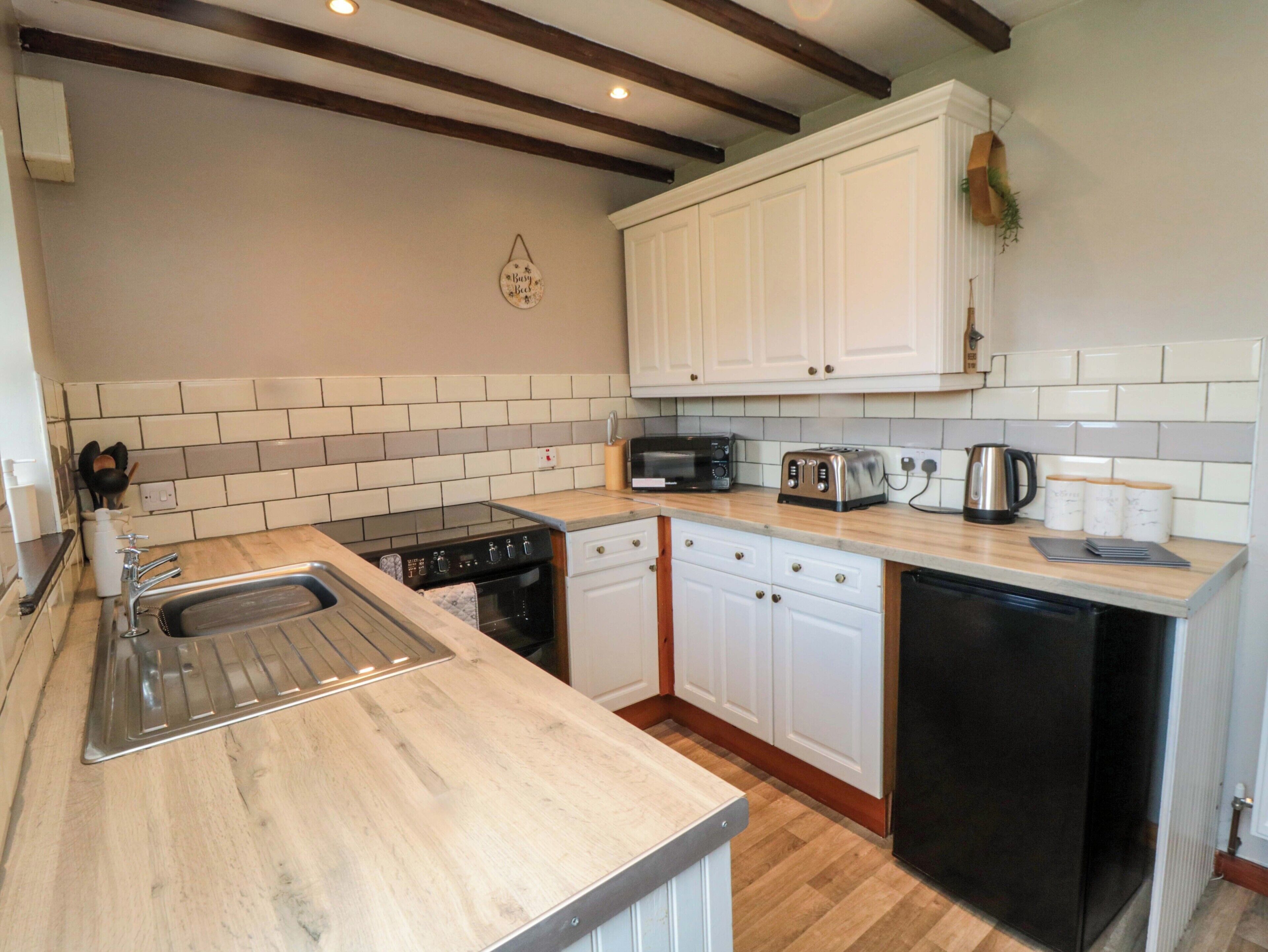 Cottage | Private kitchen | Fridge, high chair, cookware/dishes/utensils