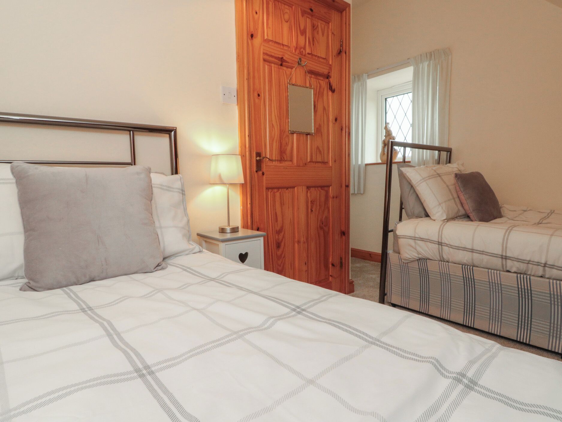 2 bedrooms, individually decorated, individually furnished, free WiFi