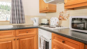 Cottage | Private kitchen | Fridge, microwave, stovetop, highchair