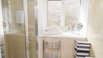 Cottage | Bathroom | Shower