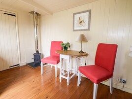 Cottage | 1 bedroom, individually decorated, individually furnished
