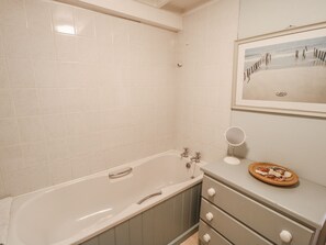 Cottage | Bathroom