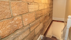 A stone wall with a wooden staircase. - Street House Farm Cottage (Saltburn-by-the-Sea)